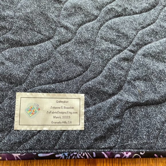 Handmade Batik quilt wall hanging or table topper - Picture 7 of 16